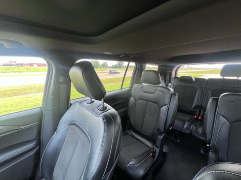 Used 2024 Jeep Grand Cherokee L Altitude RWD image 28