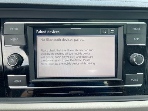 Used 2023 Volkswagen Jetta SE w/ Panoramic Sunroof Package FWD image 4