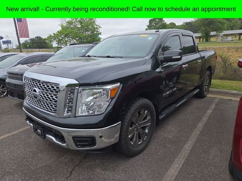 Used 2019 Nissan Titan SV w/ SV Convenience Package AWD/4WD image 2