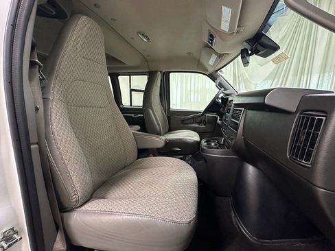 Used 2025 Chevrolet Express 3500 LT w/ LT Preferred Equipment Group RWD image 18