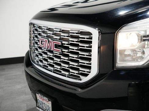 Used 2019 GMC Yukon SLT image 3