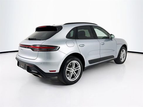 Certified 2025 Porsche Macan image 7