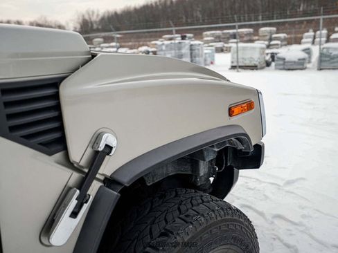 Used 2003 HUMMER H2 w/ Preferred Equipment Group image 95