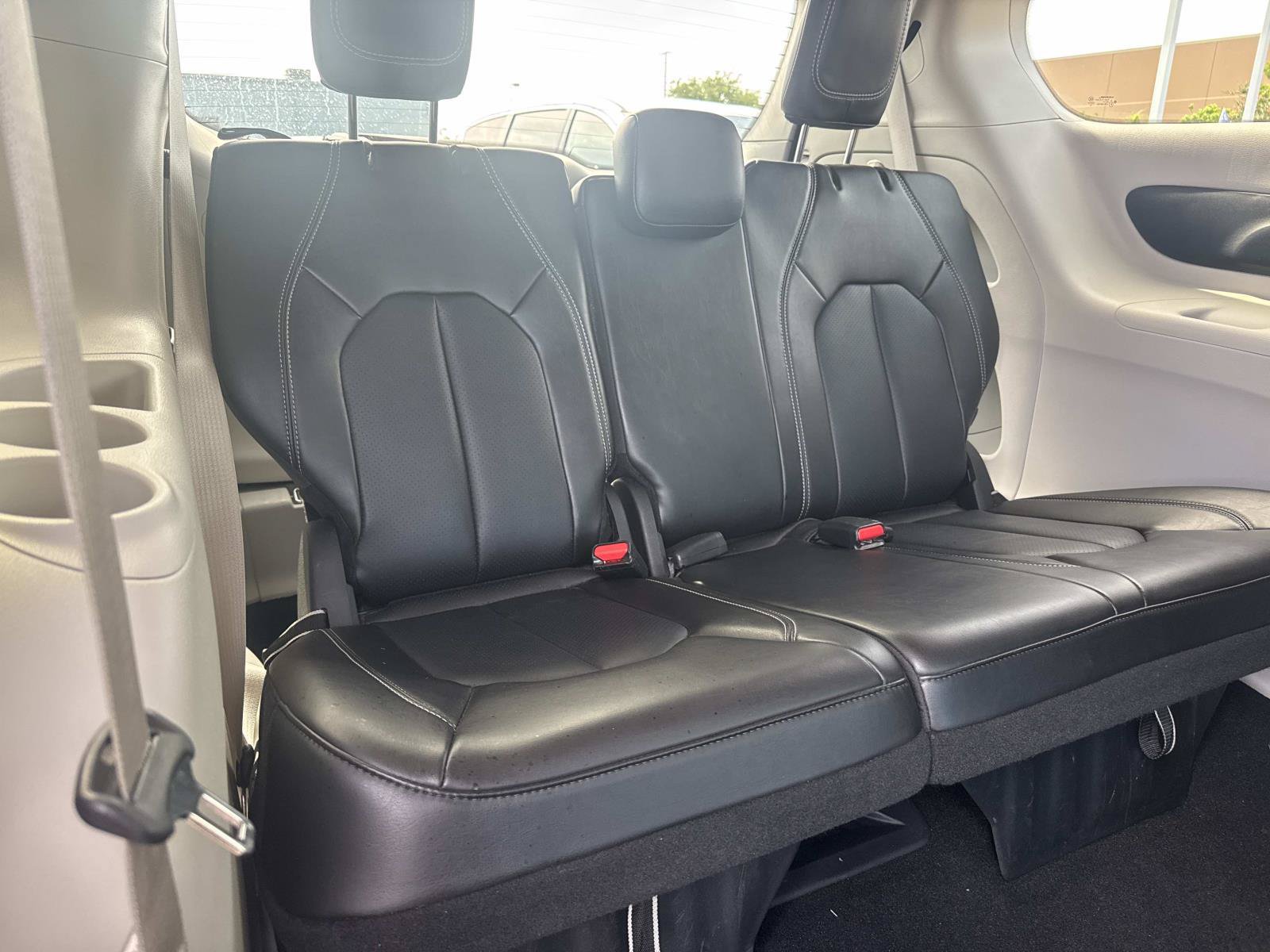 Used 2024 Chrysler Pacifica Touring-L FWD image 10