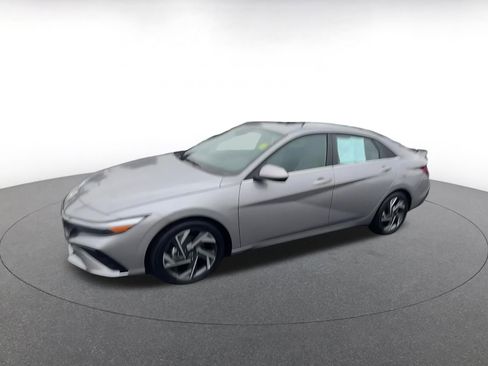 Used 2025 Hyundai Elantra Limited image 8