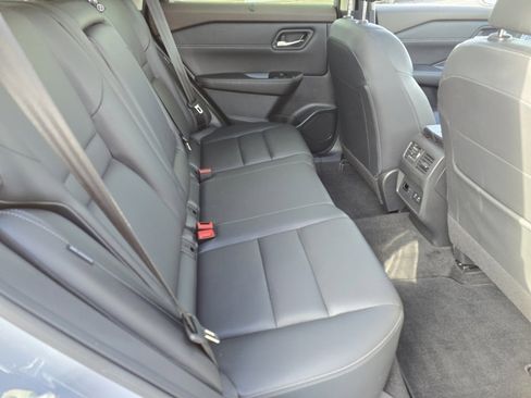 Used 2023 Nissan Rogue SL w/ SL Premium Package image 19