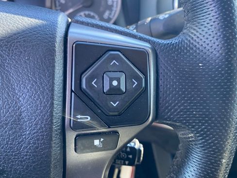 Used 2016 Toyota Tacoma SR image 28