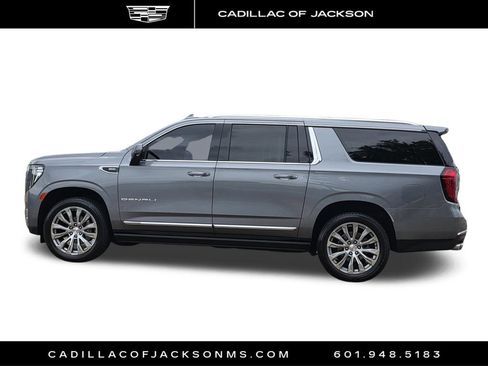 Used 2022 GMC Yukon XL Denali AWD/4WD image 8