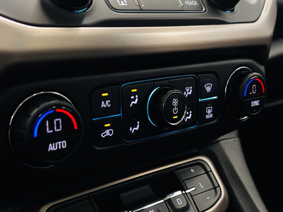Used 2020 GMC Acadia Denali w/ Technology Package AWD/4WD image 62