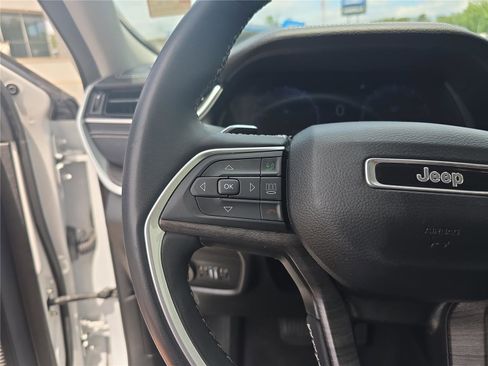 Used 2023 Jeep Grand Cherokee L Limited AWD/4WD image 31
