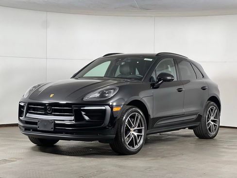 Certified 2026 Porsche Macan AWD/4WD image 1