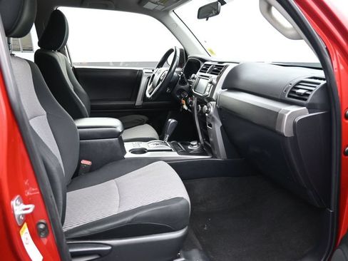 Used 2016 Toyota 4Runner SR5 AWD/4WD image 23