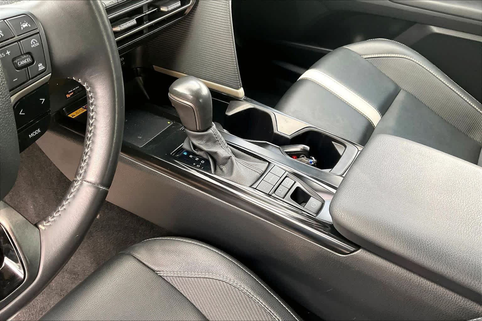 Used 2025 Toyota Camry SE FWD image 16