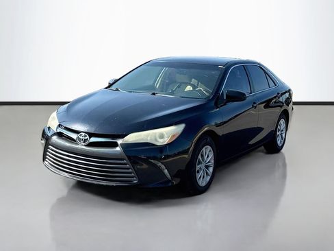 Used 2015 Toyota Camry LE FWD image 3