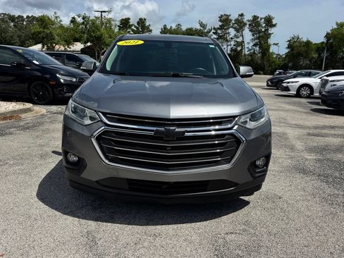 Used 2021 Chevrolet Traverse LT FWD image 2