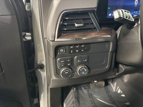 Used 2025 Chevrolet Tahoe LT AWD/4WD image 17