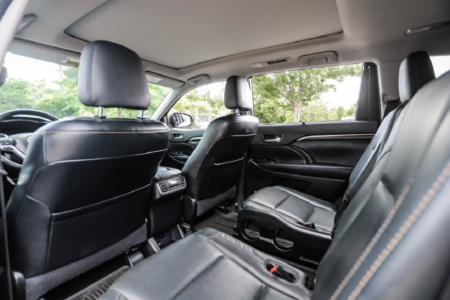 Used 2015 Toyota Highlander Limited Platinum AWD/4WD image 28