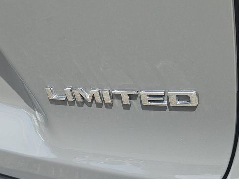 Used 2021 Jeep Cherokee Limited image 29