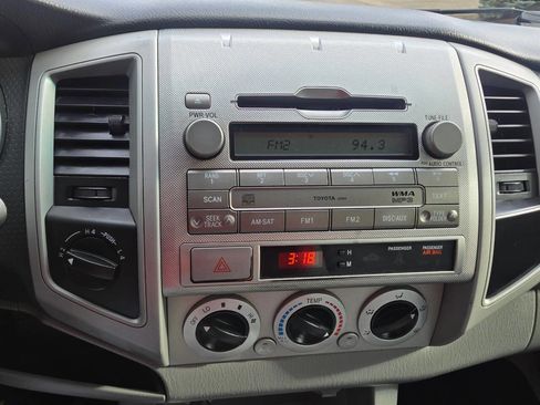 Used 2010 Toyota Tacoma V6 4x4 4dr Double Cab 5.0 ft S image 25