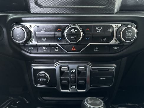 Used 2021 Jeep Wrangler Unlimited Sahara image 22