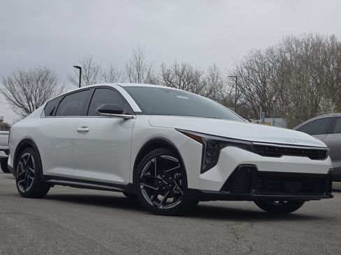 Used 2025 Kia K4 GT-Line image 1