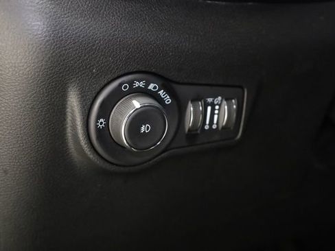 Used 2022 Jeep Compass Latitude w/ Sun and Sound Group FWD image 12