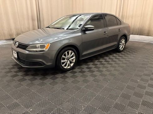 Used 2012 Volkswagen Jetta SE FWD image 4