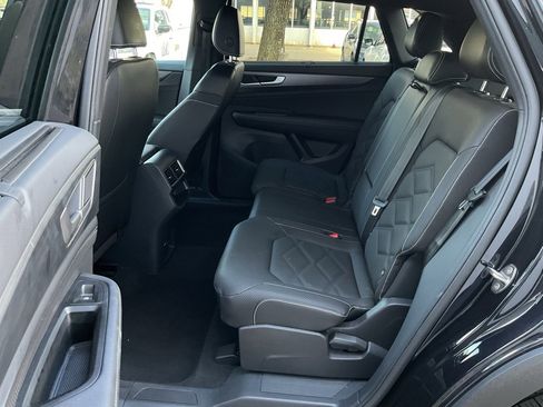 Used 2025 Volkswagen Atlas Cross Sport SE image 15