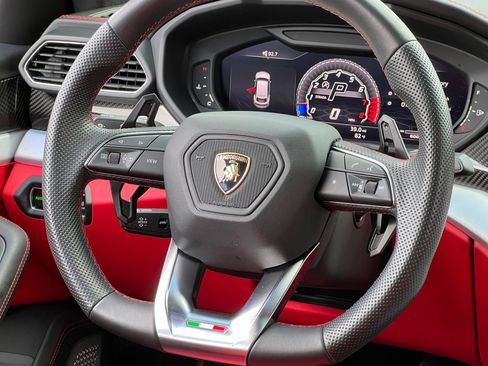 Used 2020 Lamborghini Urus AWD/4WD image 26