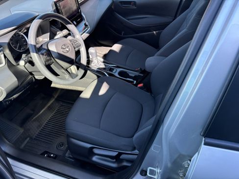 Used 2022 Toyota Corolla LE image 3