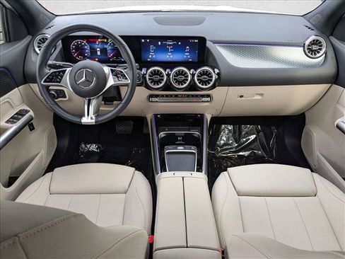 Used 2025 Mercedes-Benz GLA 250 4MATIC image 17