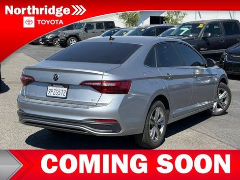 Used 2024 Volkswagen Jetta SE w/ Panoramic Sunroof Package FWD image 4