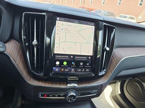 Used 2023 Volvo XC60 B5 Plus w/ Climate Package AWD/4WD image 25