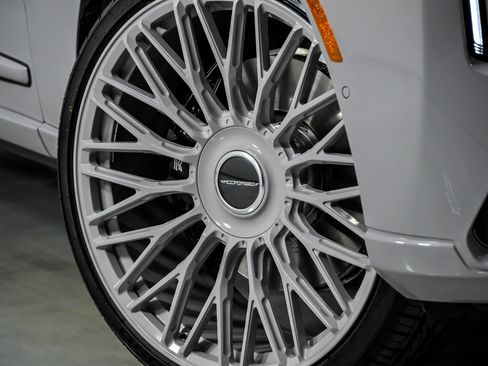 Used 2025 Rolls-Royce Cullinan image 4