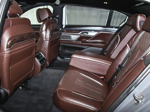 Used 2022 BMW 750i xDrive w/ Executive Package image 73