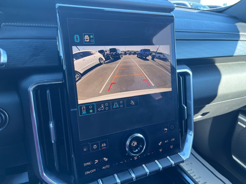 Used 2026 GMC Acadia Elevation w/ Elevation Premium Package FWD image 19