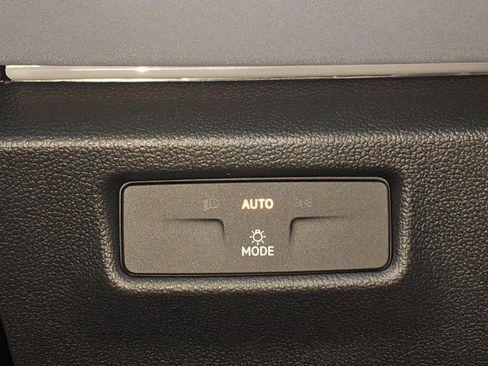 New 2026 Volkswagen Tiguan SE image 24