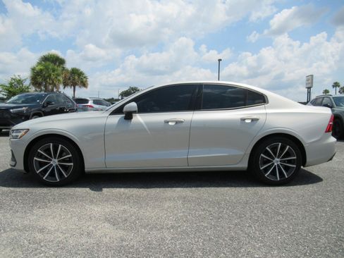 Used 2021 Volvo S60 T5 Momentum FWD image 4