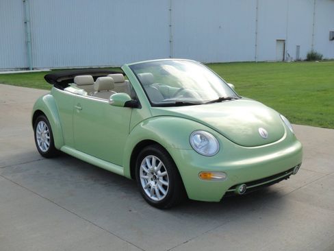 Used 2004 Volkswagen Beetle GLS FWD image 4