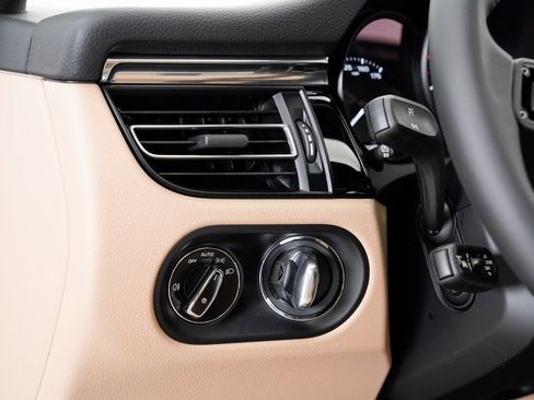 New 2025 Porsche Macan image 11