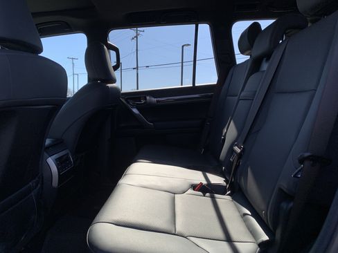 Used 2023 Lexus GX 460 Premium image 32