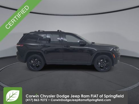 Used 2023 Jeep Grand Cherokee Altitude AWD/4WD image 17