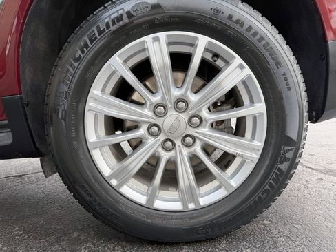 Used 2018 Cadillac XT5 FWD image 24