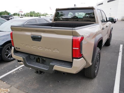 Certified 2026 Toyota Tacoma TRD Off-Road AWD/4WD image 4