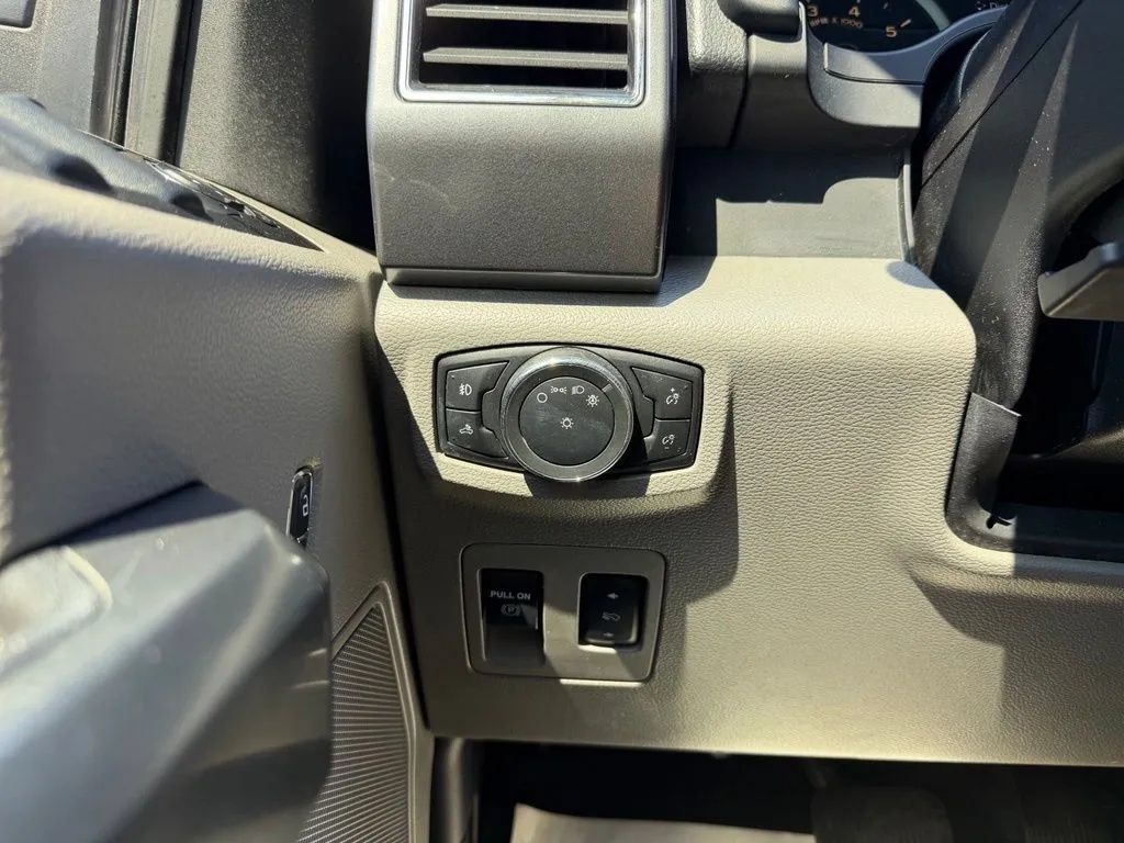 Used 2018 Ford F150 XLT w/ Equipment Group 302A Luxury AWD/4WD image 14