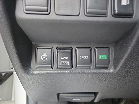 Used 2018 Nissan Rogue SV w/ Premium Package image 24