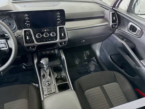 Used 2022 Kia Sorento LX image 25