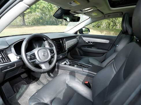 Used 2023 Volvo S90 B6 Plus image 12