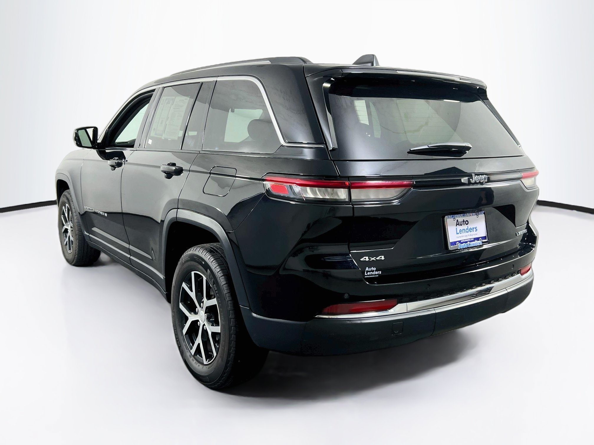 Used 2023 Jeep Grand Cherokee Limited AWD/4WD image 7