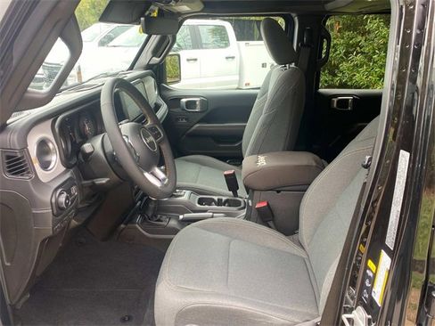 Used 2024 Jeep Wrangler Sahara w/ Technology Group image 11